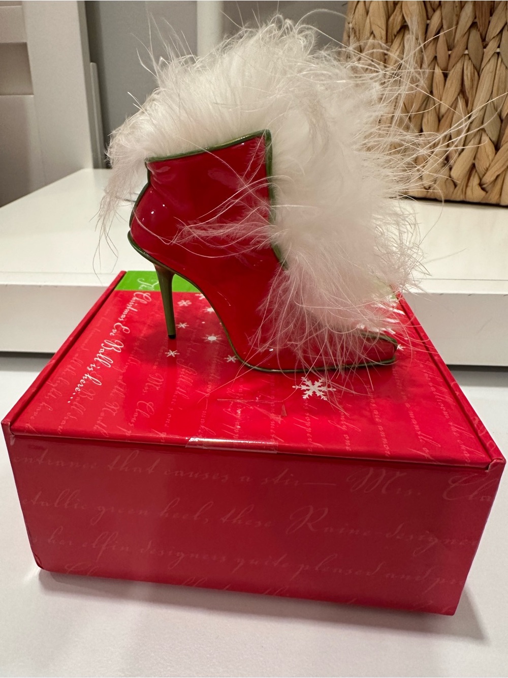 Just The Right Shoe “Mrs. Claus Snowflake Surprise” figurine Circa 2002 NWT